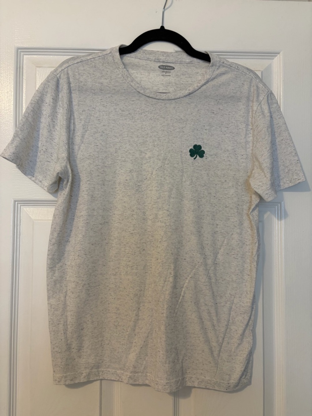 Old Navy Heather Gray Short Sleeve Tee with Green Clover
